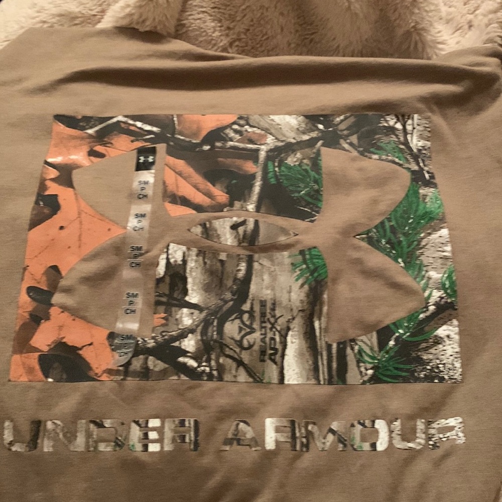 NWT Mens Under Armour long sleeve shirt